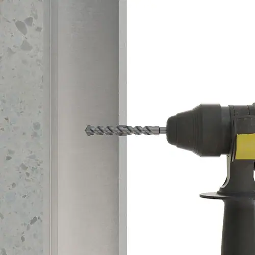 Paso 1 perforación de la placa de yeso con taladro percutor